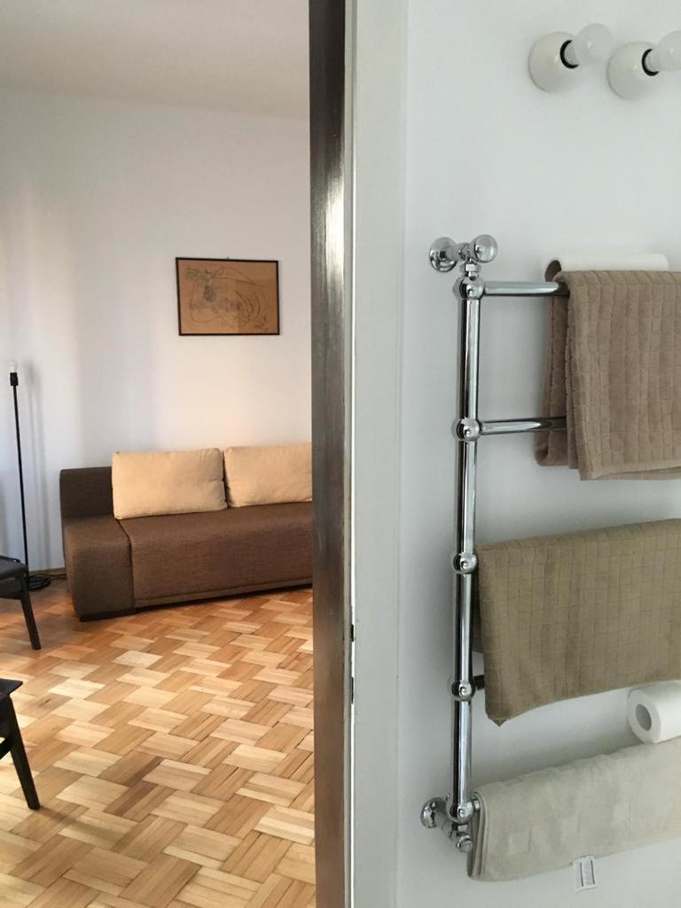 בוקרשט Central Studio Across From Intercontinental מראה חיצוני תמונה